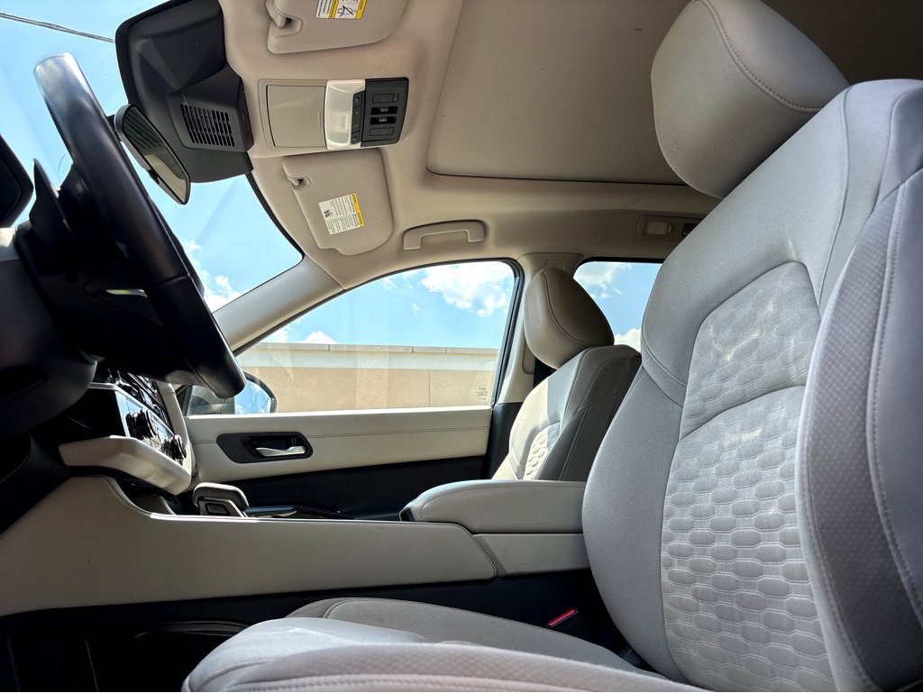 Used 2022 Nissan Pathfinder SV w/ SV Premium Package image 8