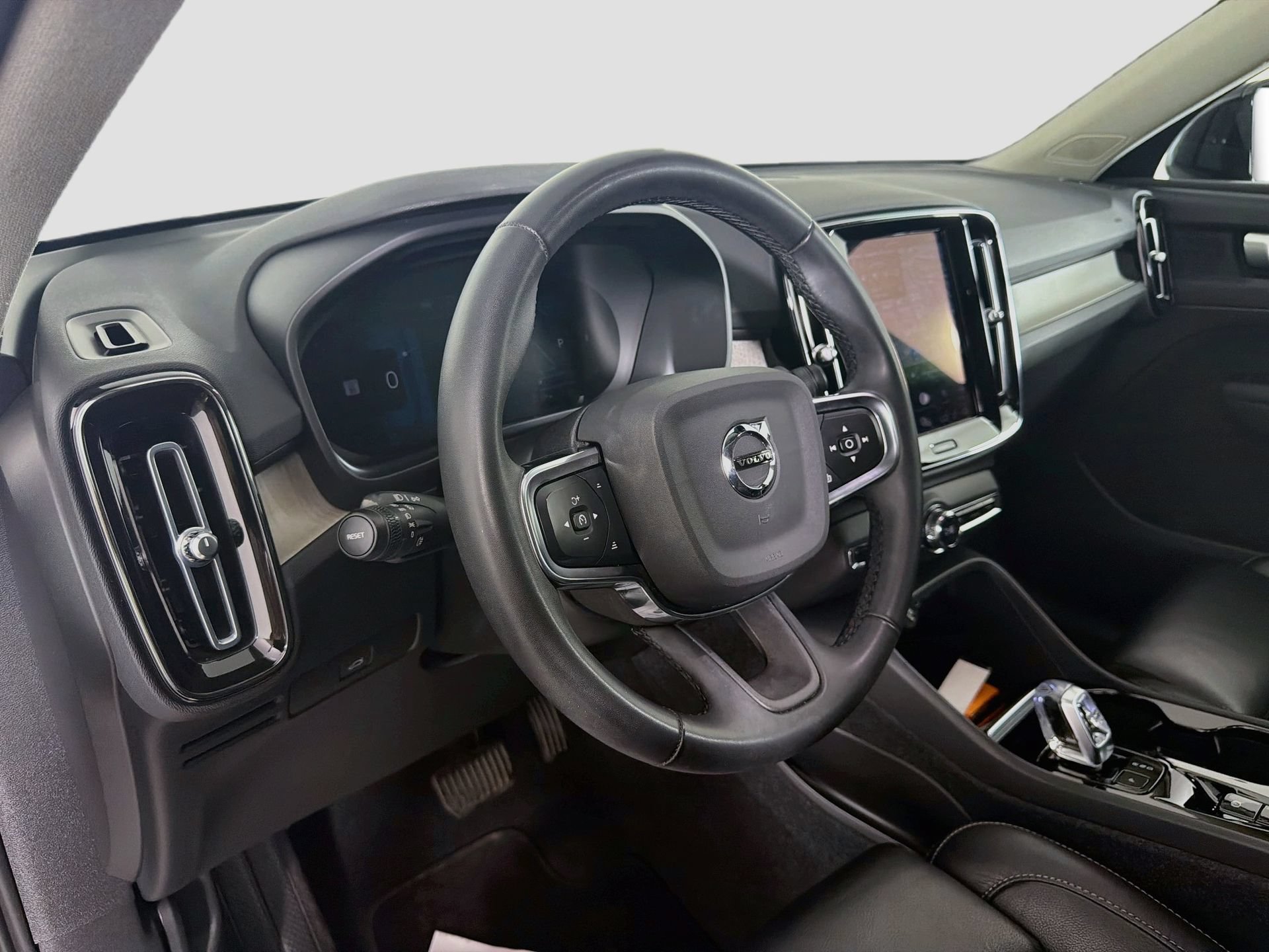 Certified 2023 Volvo XC40 B5 Plus w/ Protection Package Premier AWD/4WD image 10