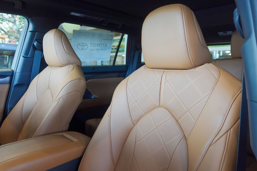 New 2026 Toyota Highlander Platinum image 14