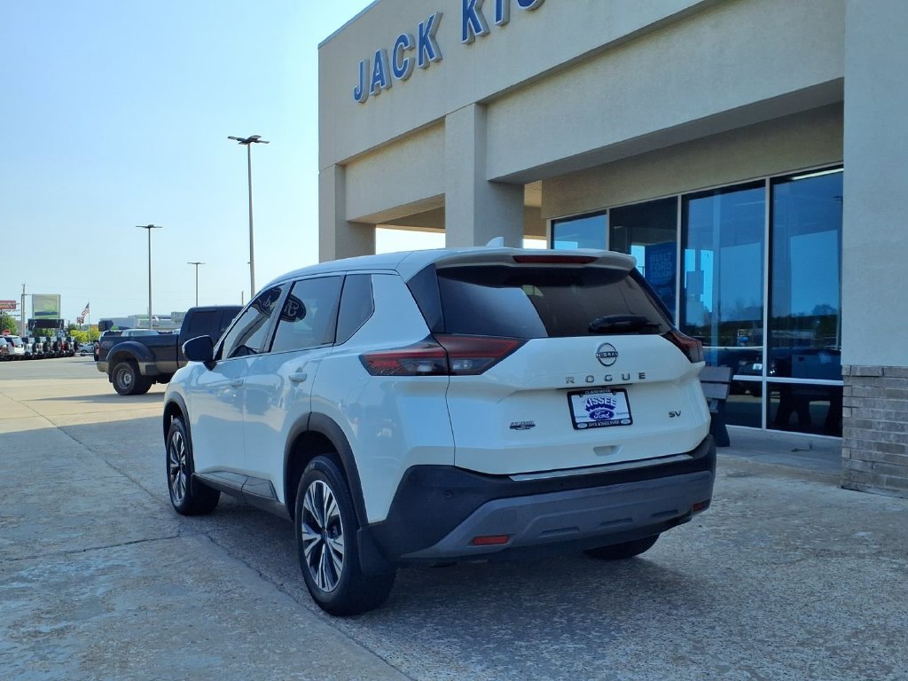 Used 2022 Nissan Rogue SV FWD image 2