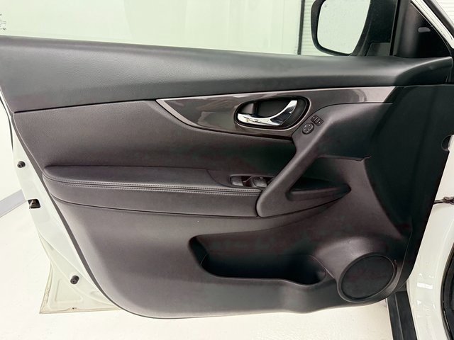 Used 2019 Nissan Rogue SV image 29