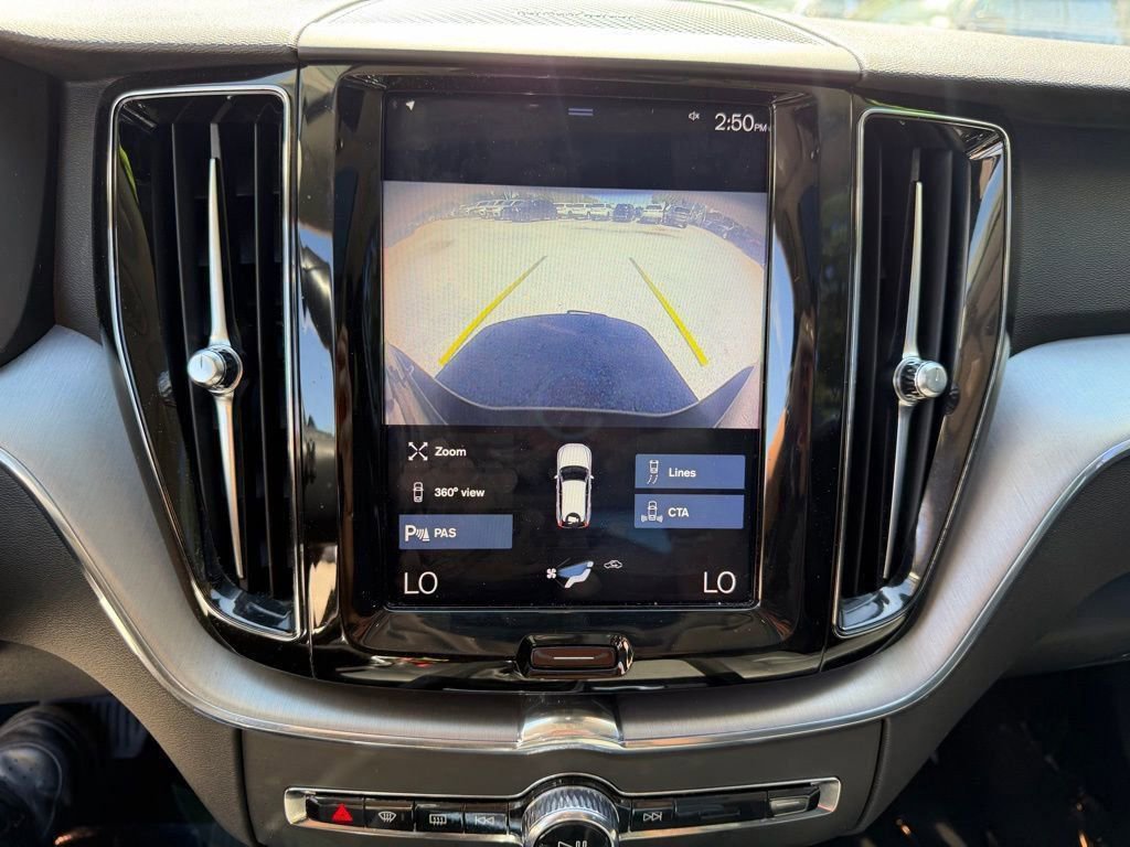 Used 2020 Volvo XC60 T5 Momentum image 23