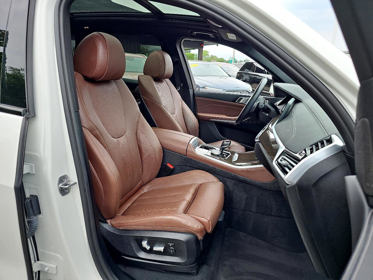 Used 2022 BMW X5 xDrive40i w/ M Sport Package image 37