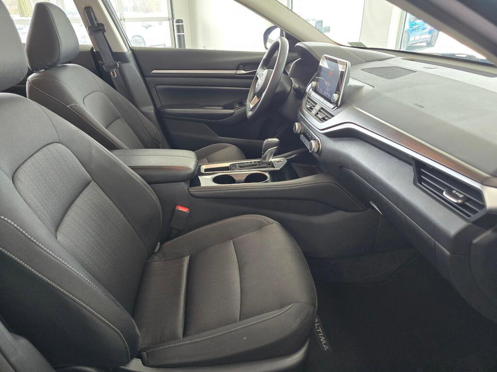 Used 2023 Nissan Altima 2.5 SV FWD image 42