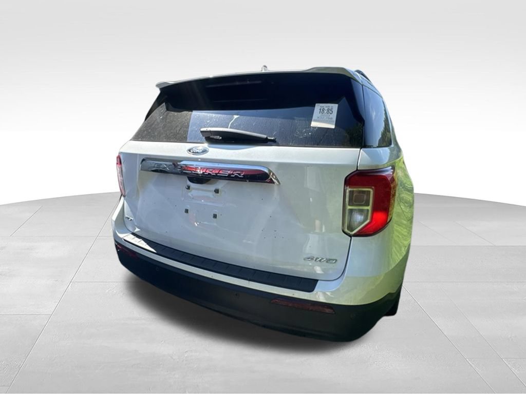 Used 2023 Ford Explorer XLT AWD/4WD image 4