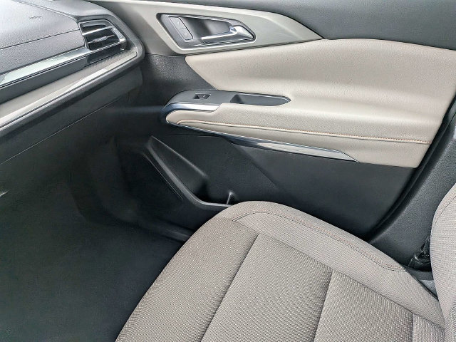 Used 2026 Chevrolet Traverse LT w/ Driver Confidence Package FWD image 18