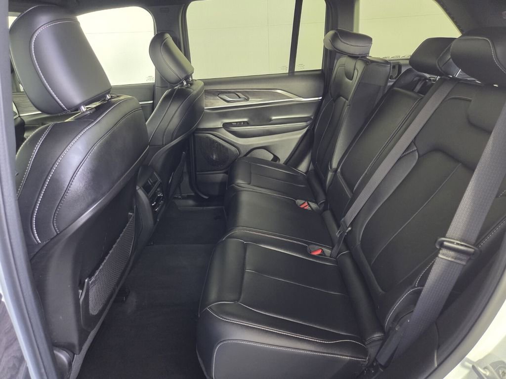 Certified 2025 Jeep Grand Cherokee Limited image 25