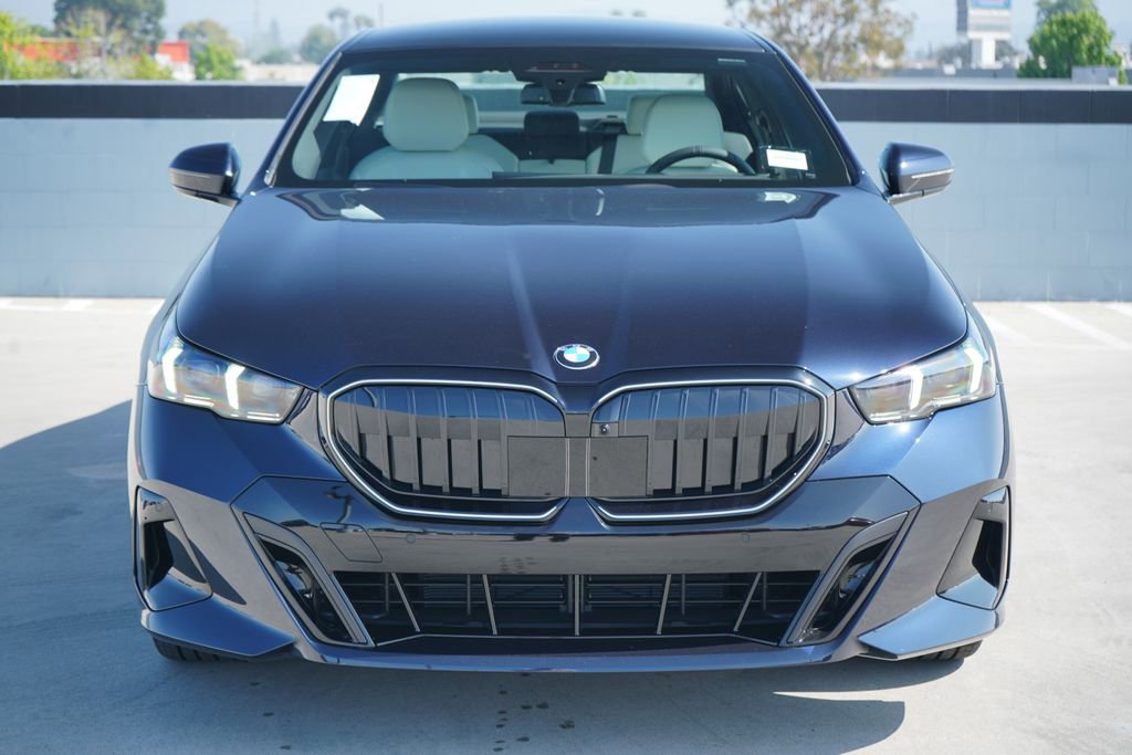 New 2026 BMW 540i xDrive w/ Executive Package image 2