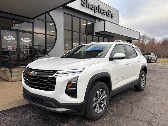 Used 2025 Chevrolet Equinox LT w/ Convenience Package II image 2