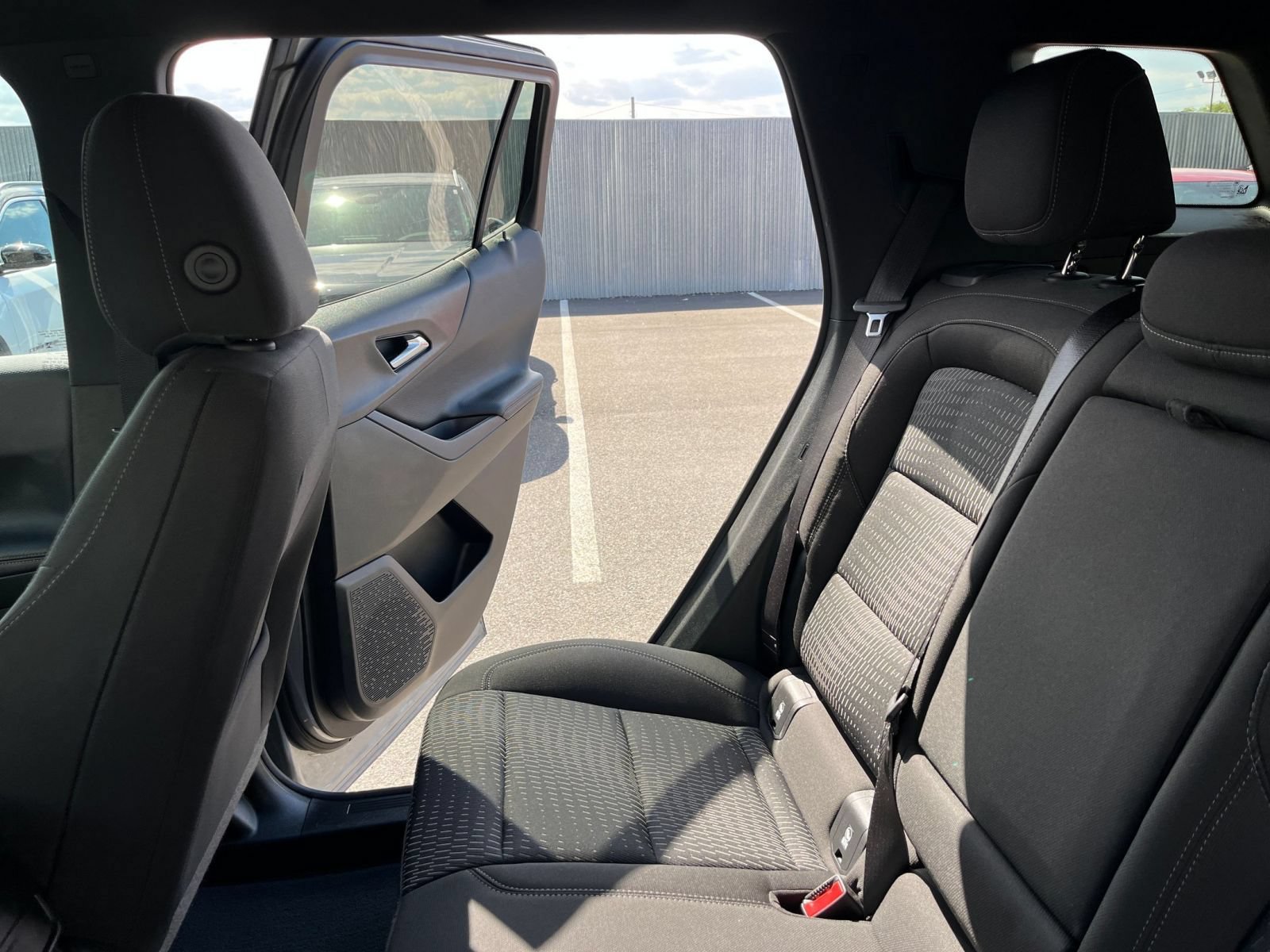 Used 2025 Chevrolet Equinox LT FWD image 39
