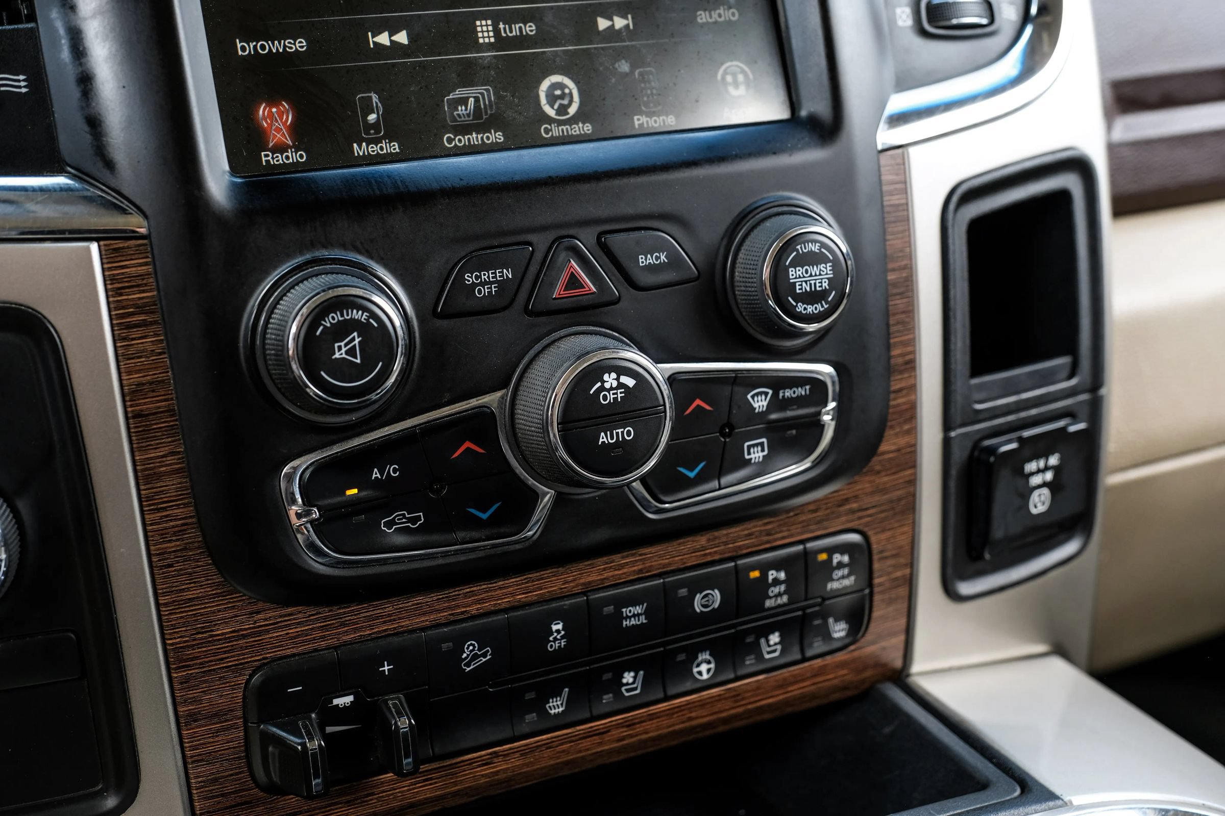 Used 2018 RAM 2500 Laramie AWD/4WD image 34