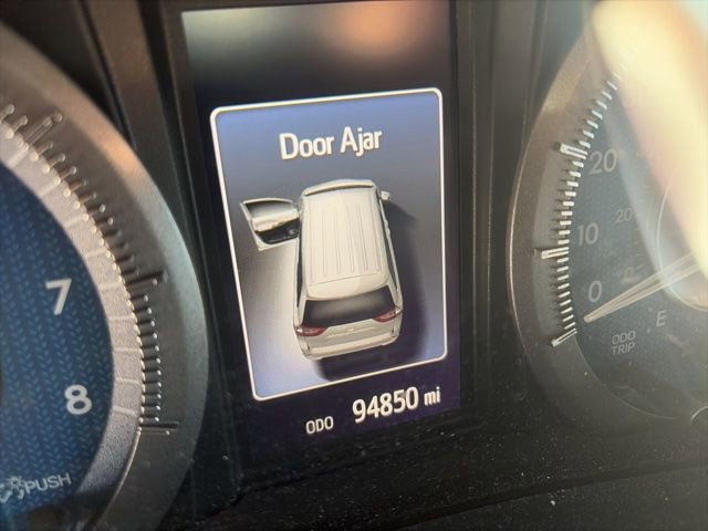 Used 2019 Toyota Sienna XLE w/ XLE Navigation Package FWD image 9