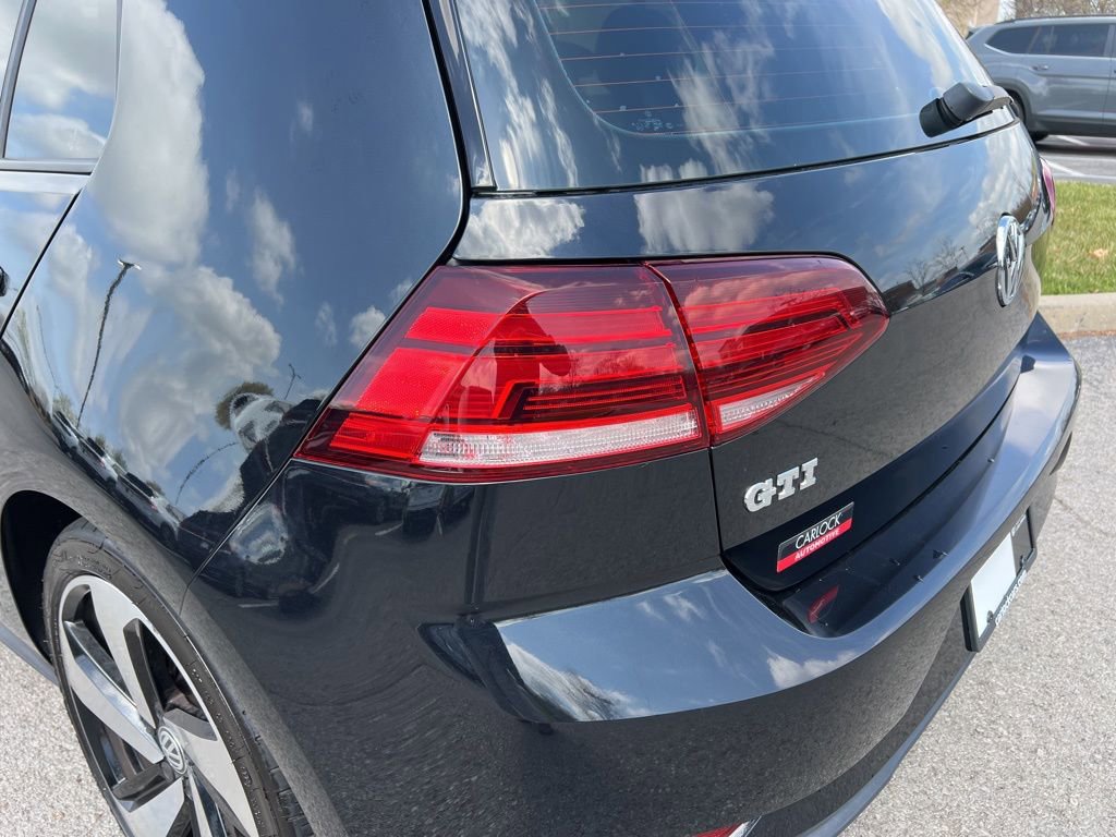 Used 2018 Volkswagen GTI SE image 12