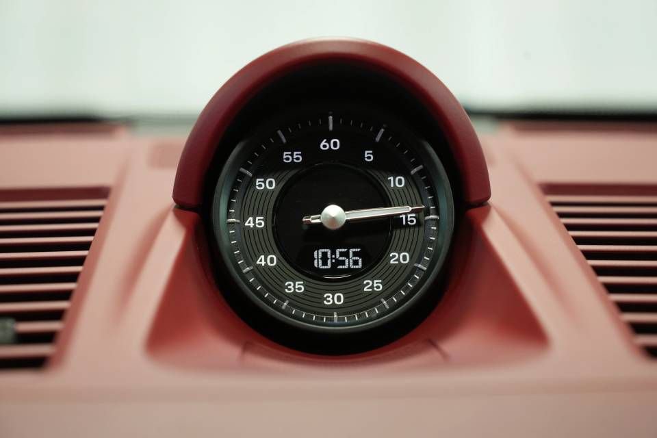 Certified 2025 Porsche 911 Carrera RWD image 36
