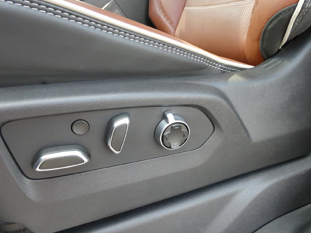 Certified 2025 GMC Sierra 3500 Denali Ultimate w/ LPO, GMC Protection Package AWD/4WD image 28