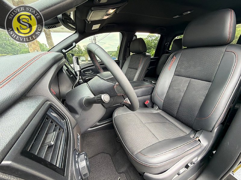 Used 2021 Nissan Titan PRO-4X AWD/4WD image 12
