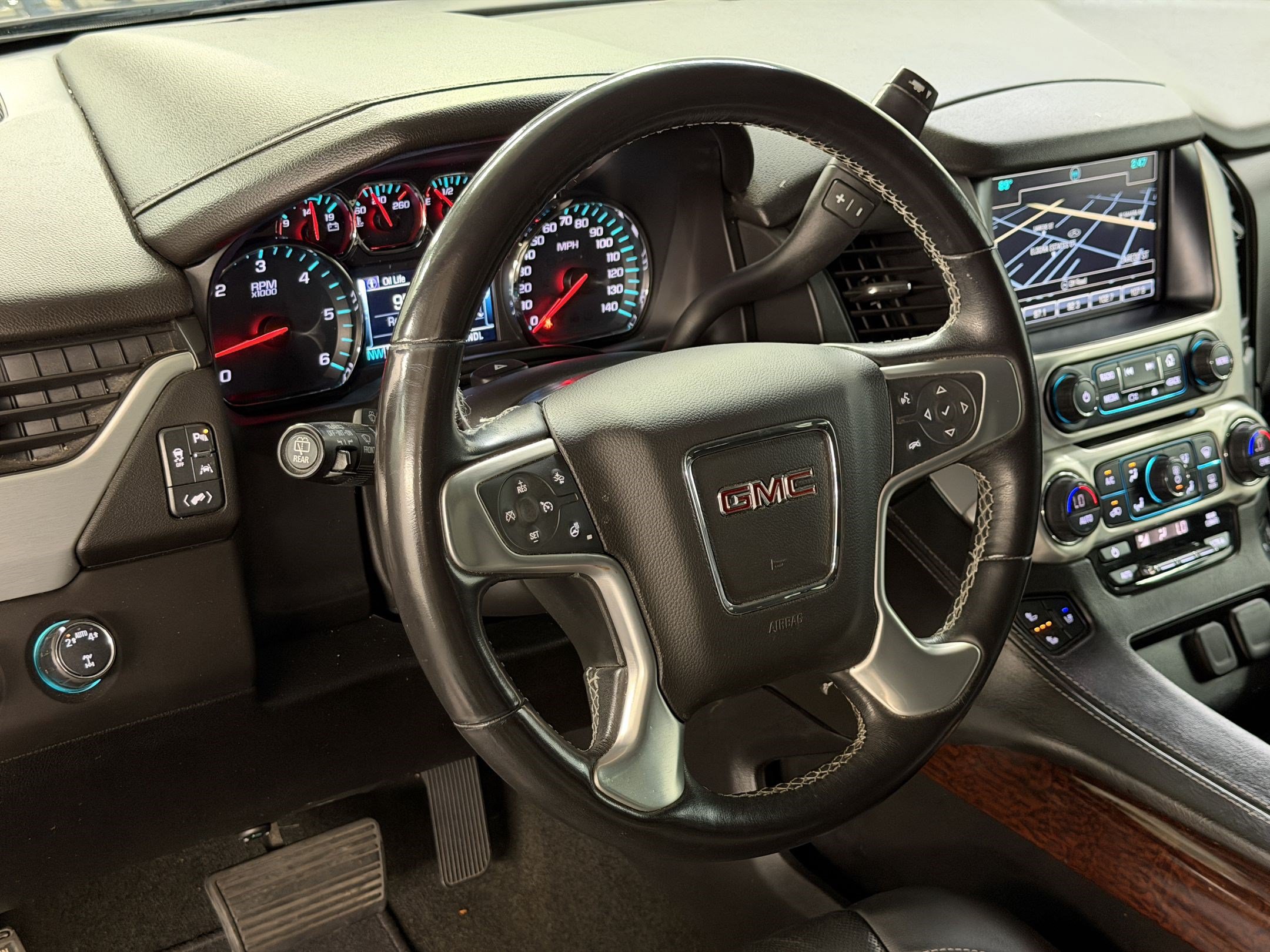 Used 2018 GMC Yukon XL SLT w/ Open Road Package AWD/4WD image 28