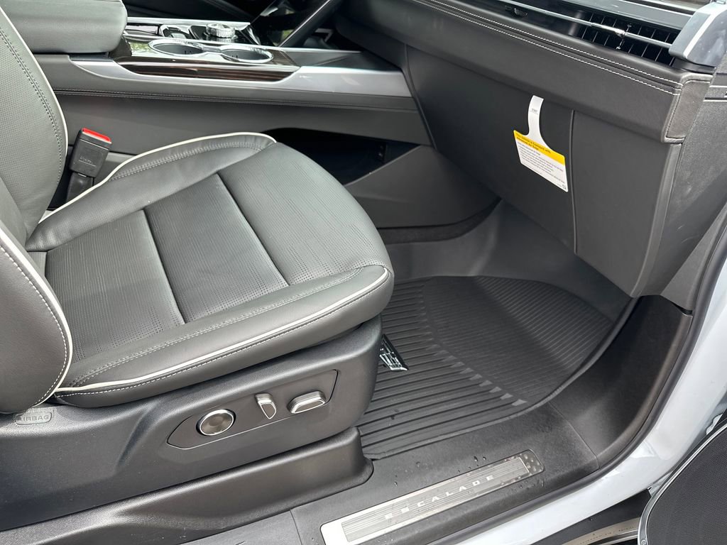 New 2026 Cadillac Escalade ESV Luxury w/ LPO, Floor Liner Package AWD/4WD image 19