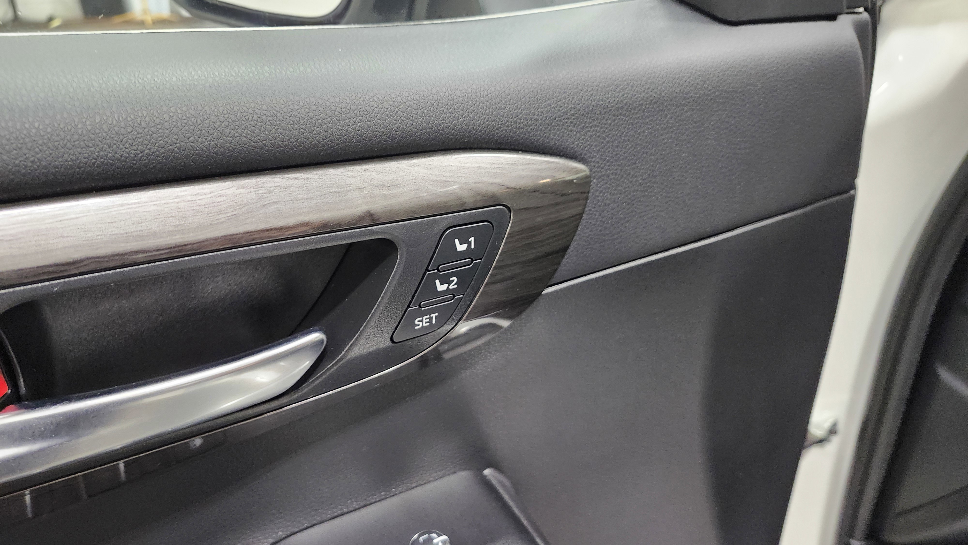 Used 2021 Toyota Highlander Platinum image 32