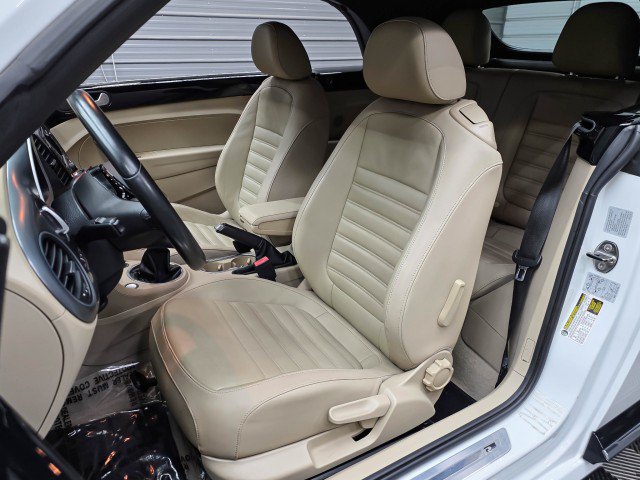 Used 2015 Volkswagen Beetle R-Line FWD image 14