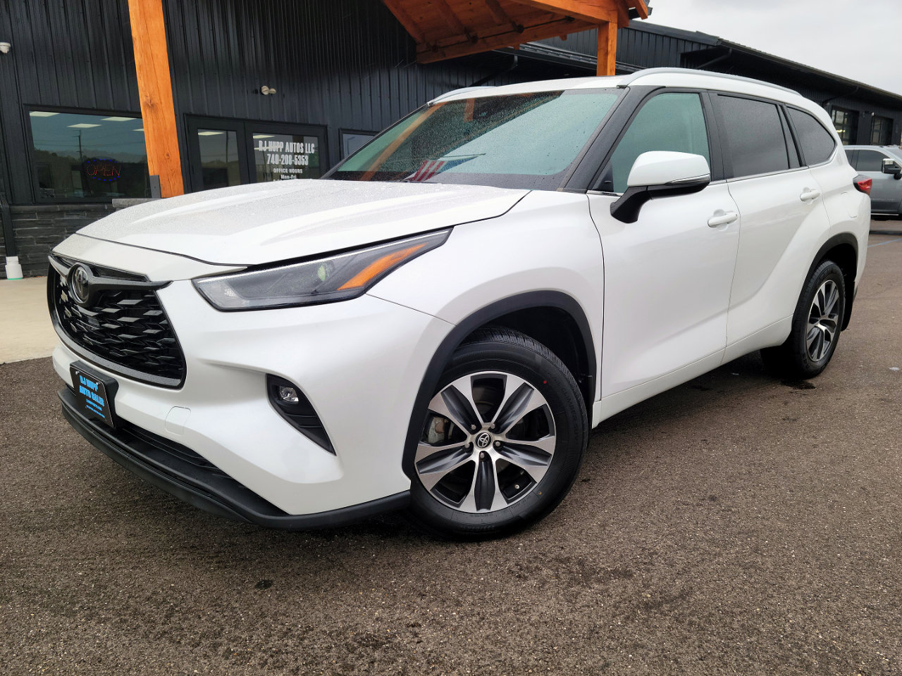 Used 2023 Toyota Highlander XLE image 1