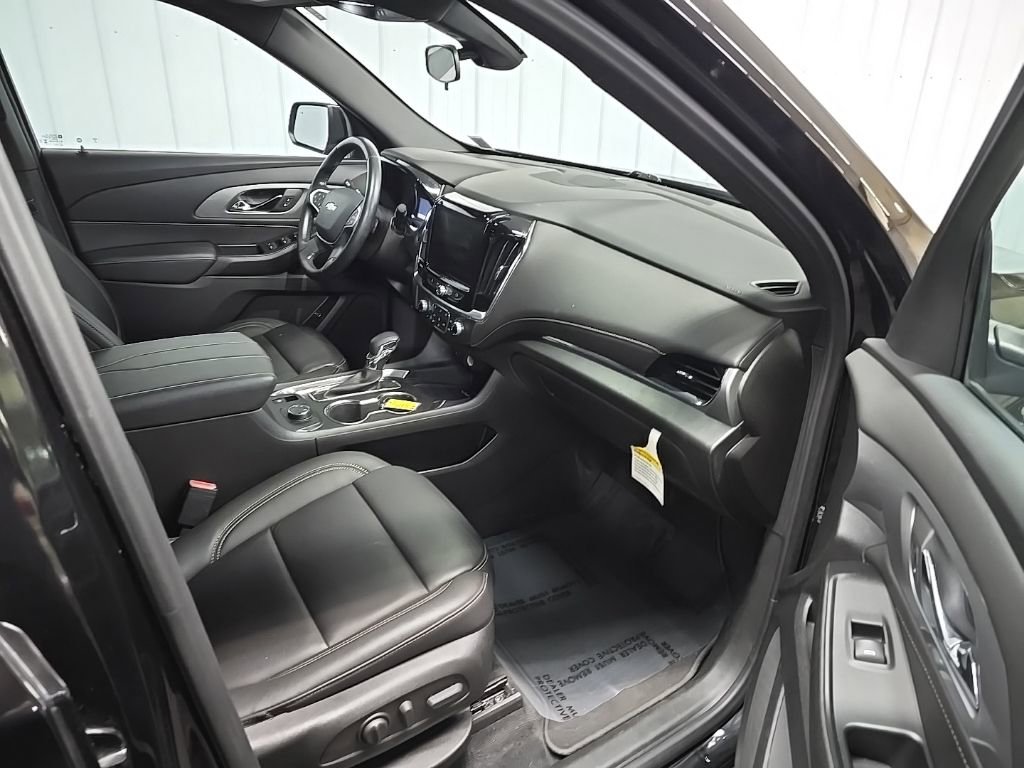 Used 2023 Chevrolet Traverse LT image 15