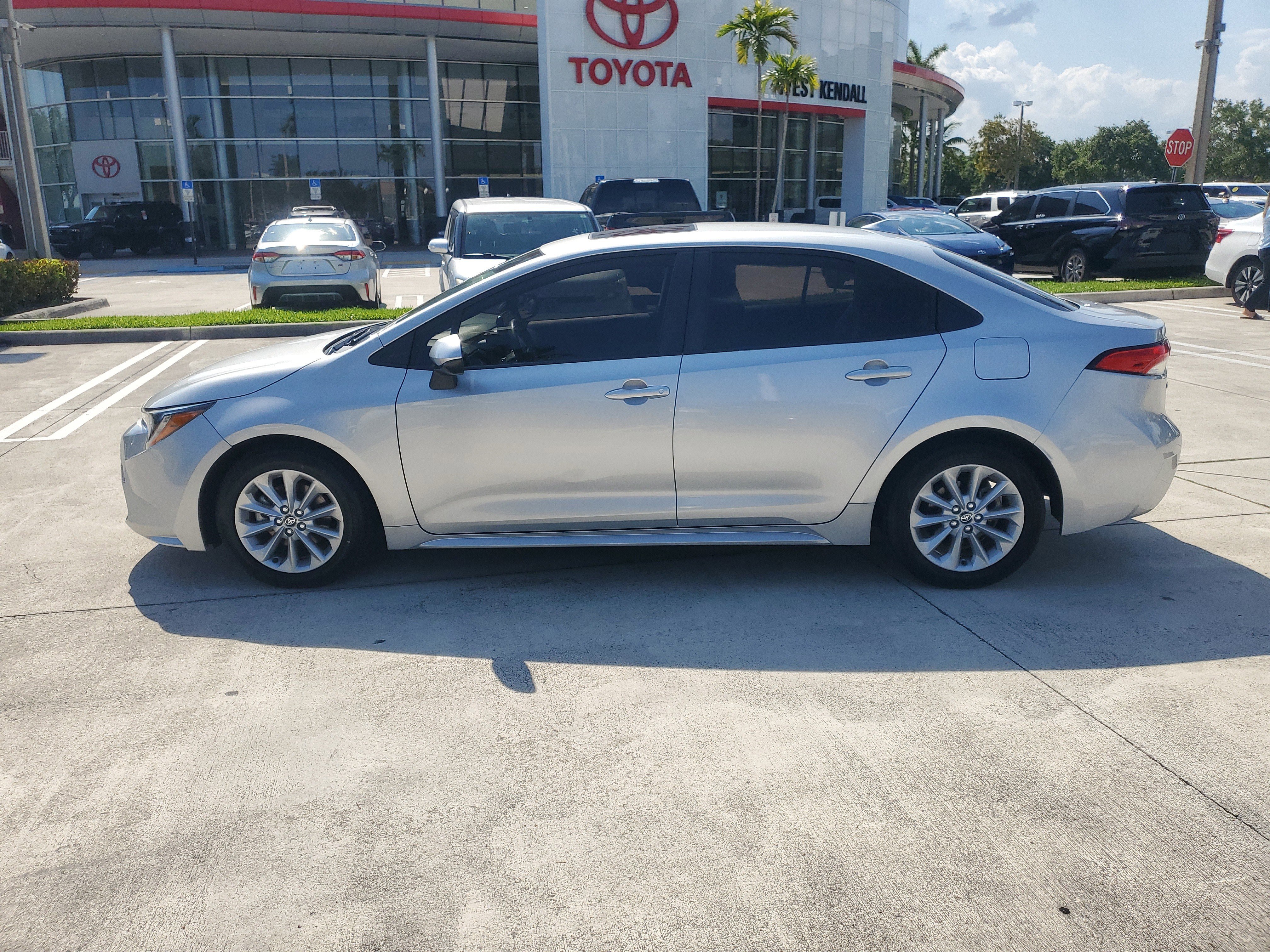 Used 2022 Toyota Corolla LE w/ LE Premium Package FWD image 6