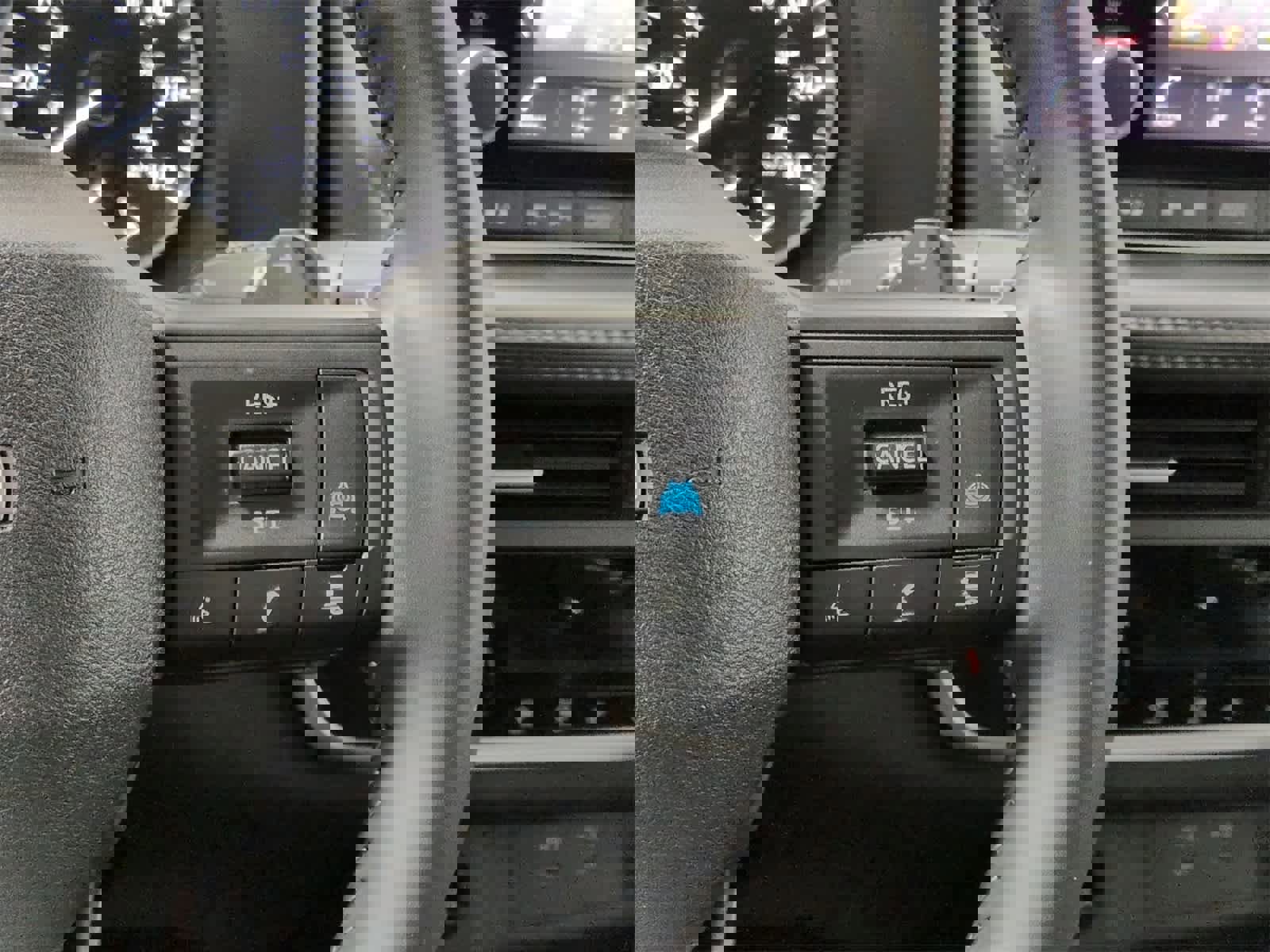 Used 2025 Nissan Rogue SV image 25