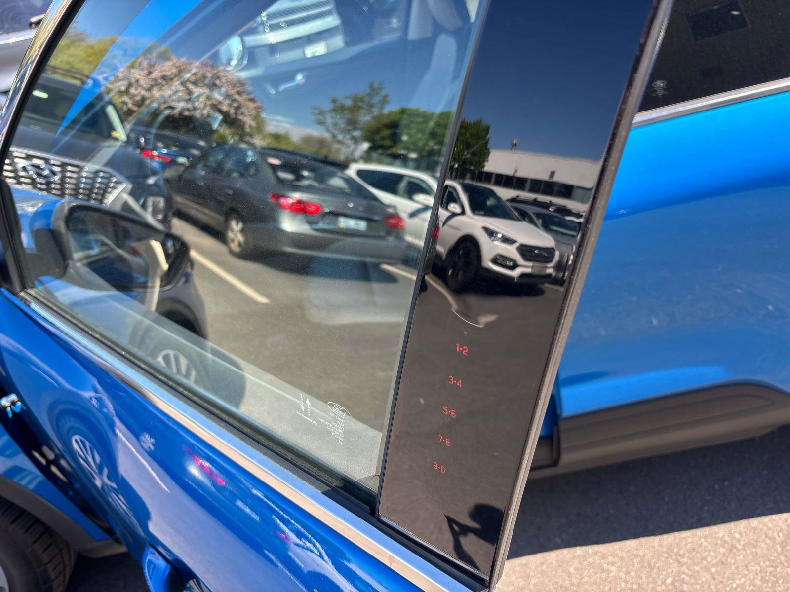 Used 2020 Ford Escape Titanium FWD image 9