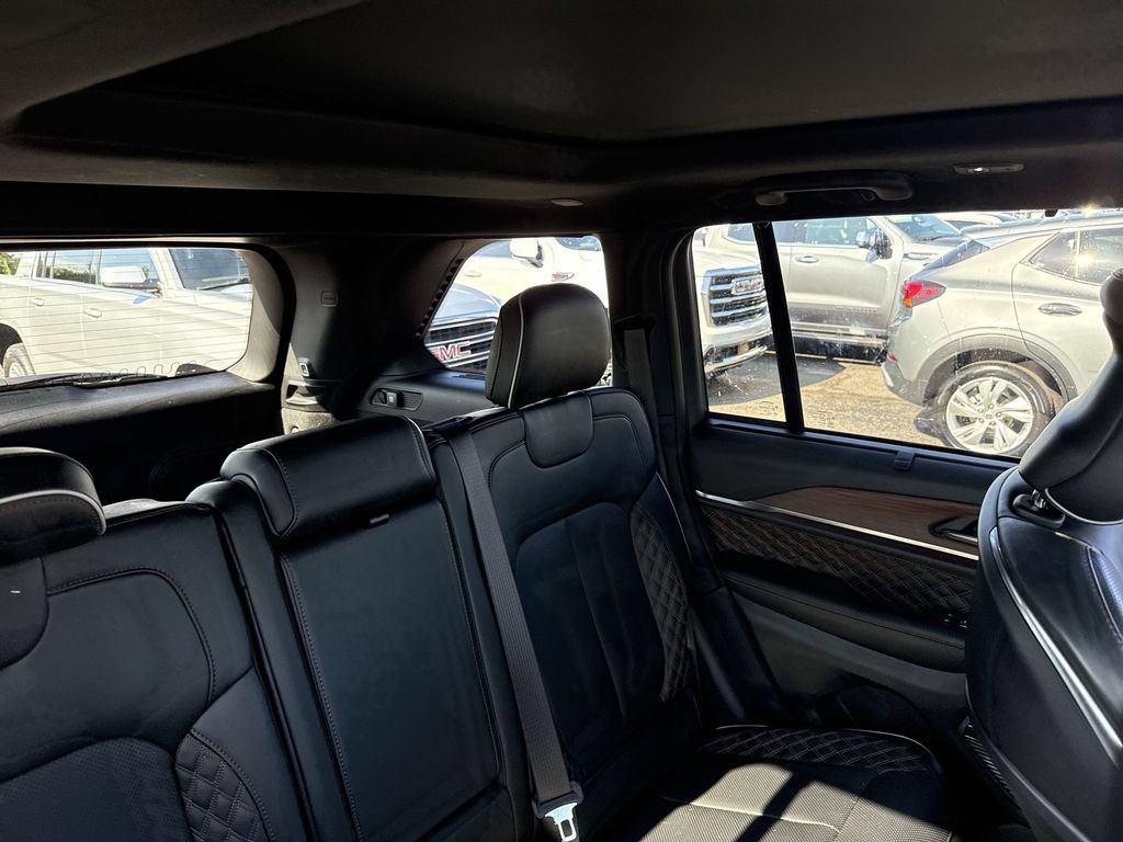 Used 2025 Jeep Grand Cherokee Summit w/ Obsidian Package AWD/4WD image 14