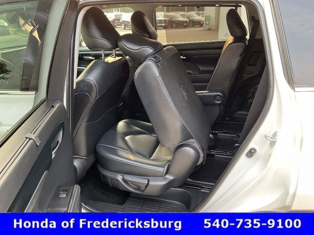 Used 2021 Toyota Highlander XLE AWD/4WD image 24