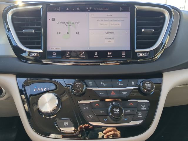 Used 2024 Chrysler Pacifica Touring-L image 24