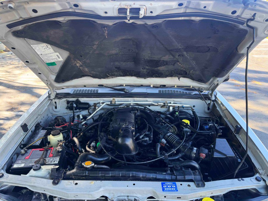 Used 2004 Nissan Frontier S/C image 32