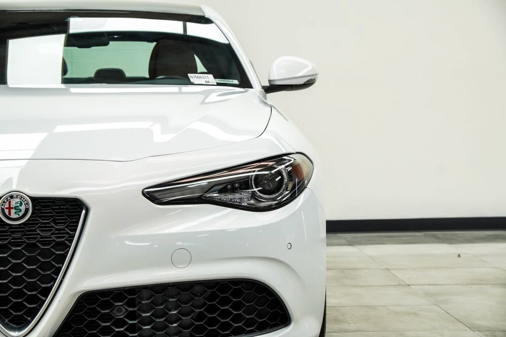 Used 2022 Alfa Romeo Giulia Ti w/ Active Assist Plus Package RWD image 4