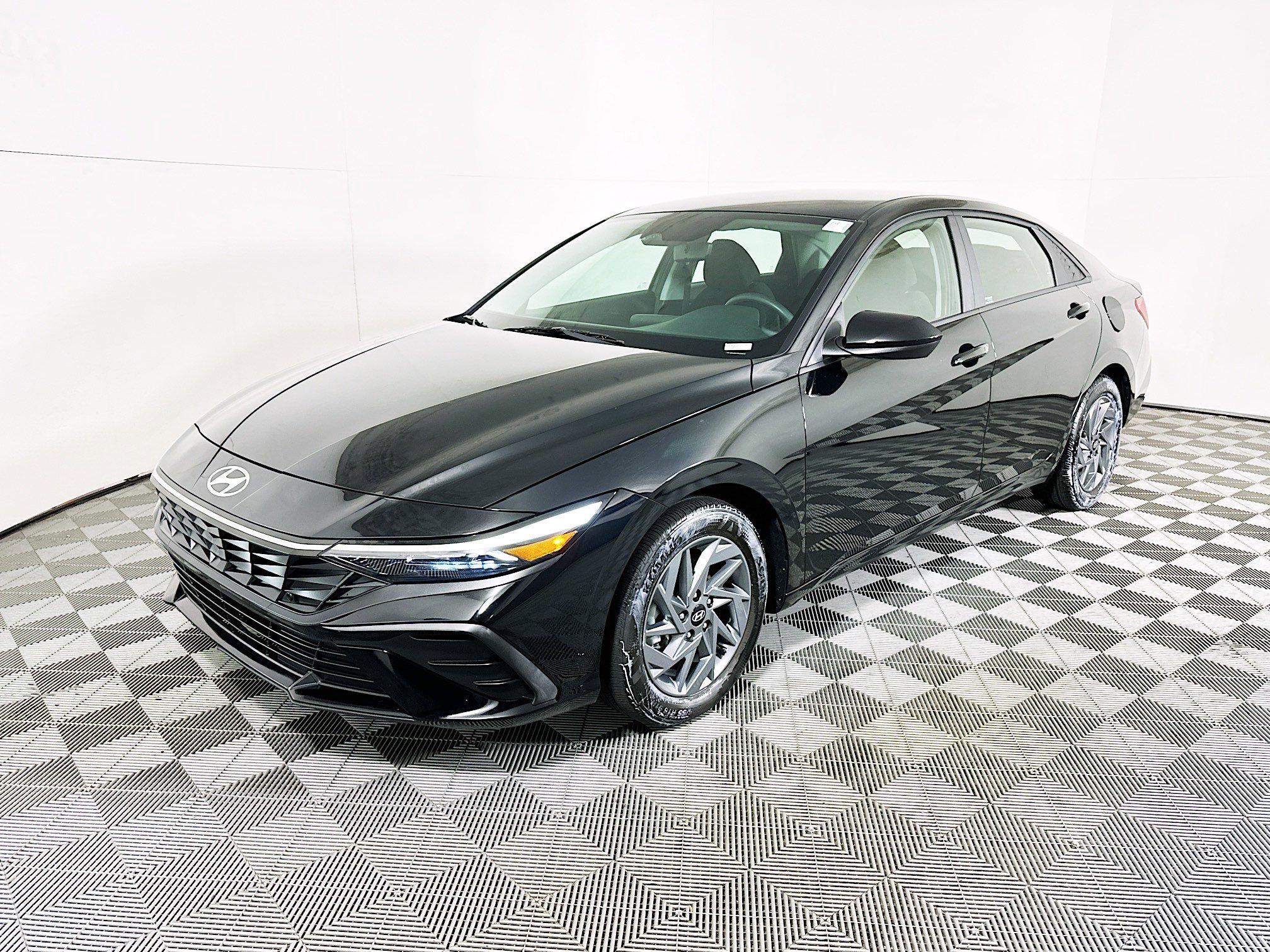 Used 2024 Hyundai Elantra Blue FWD image 7