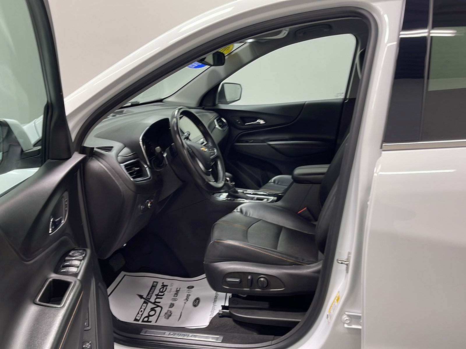 Used 2022 Chevrolet Equinox Premier AWD/4WD image 2