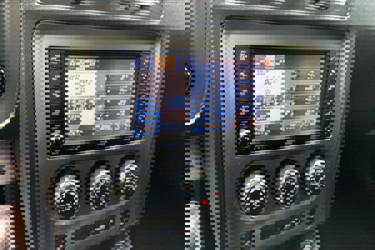 Used 2014 Dodge Challenger SXT RWD image 14