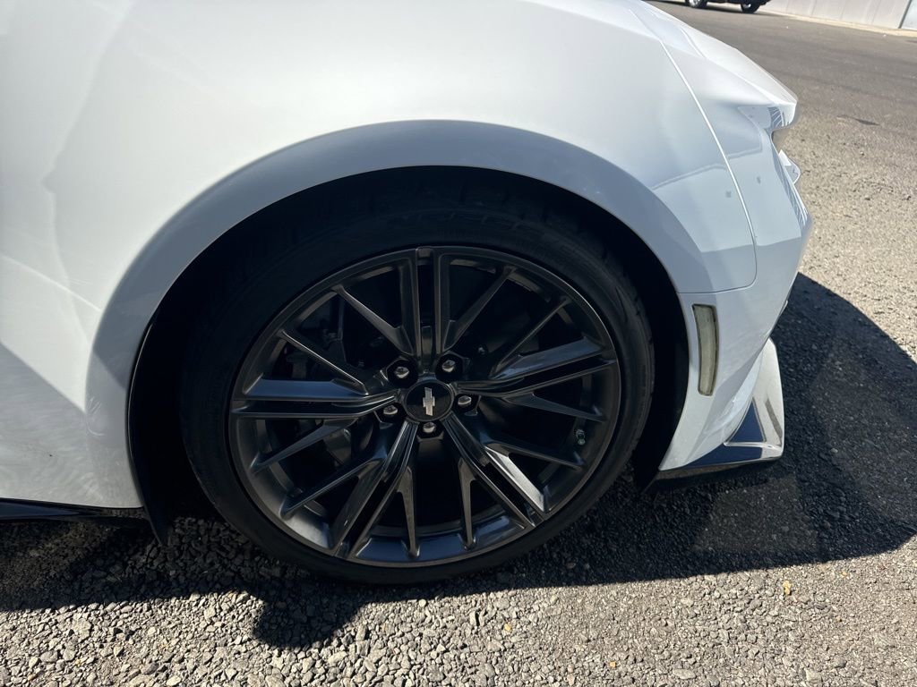 Used 2018 Chevrolet Camaro ZL1 image 22