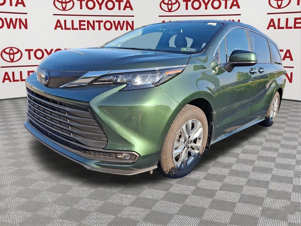 Used 2025 Toyota Sienna XLE w/ XLE Plus Package AWD/4WD image 3