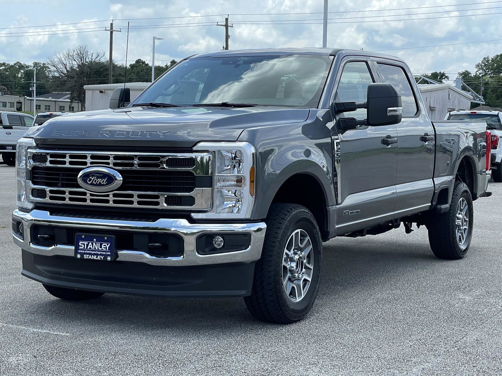 New 2025 Ford F250 XLT w/ FX4 Off-Road Package image 3