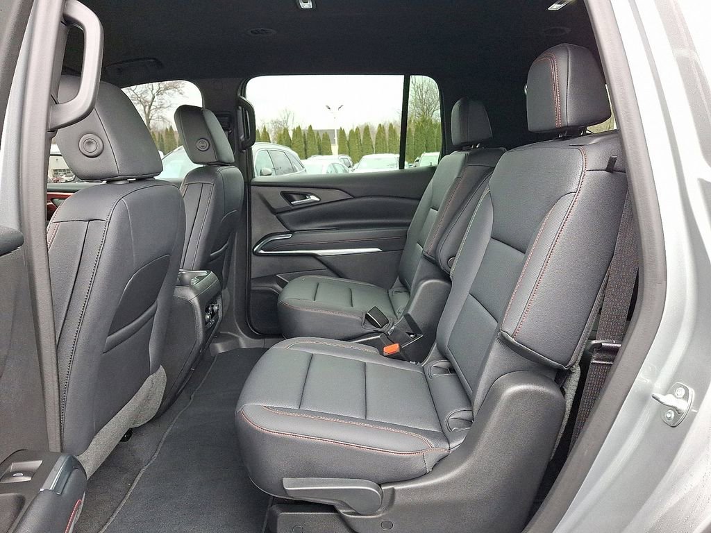 Used 2025 Chevrolet Traverse Z71 w/ Driver Confidence Package image 10