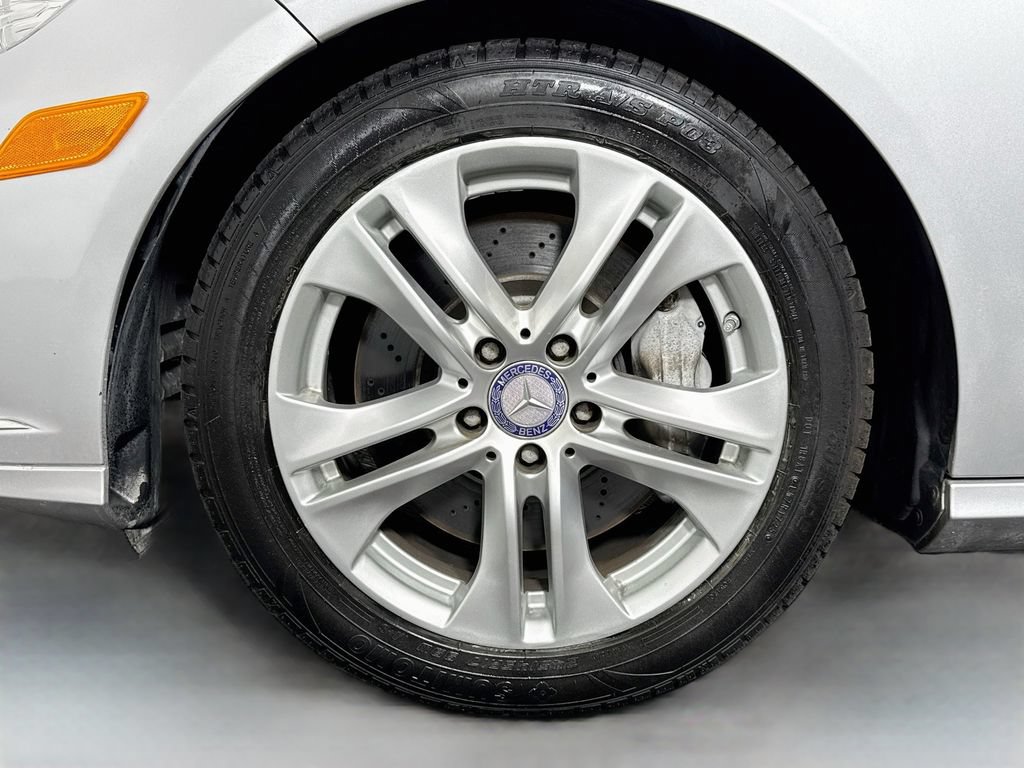 Used 2010 Mercedes-Benz E 550 Sedan image 38