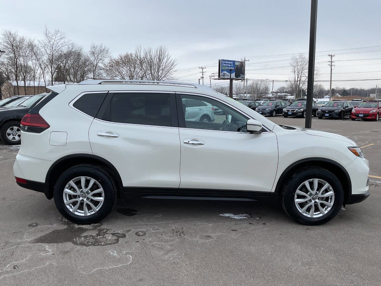 Used 2018 Nissan Rogue SV w/ Premium Package image 9