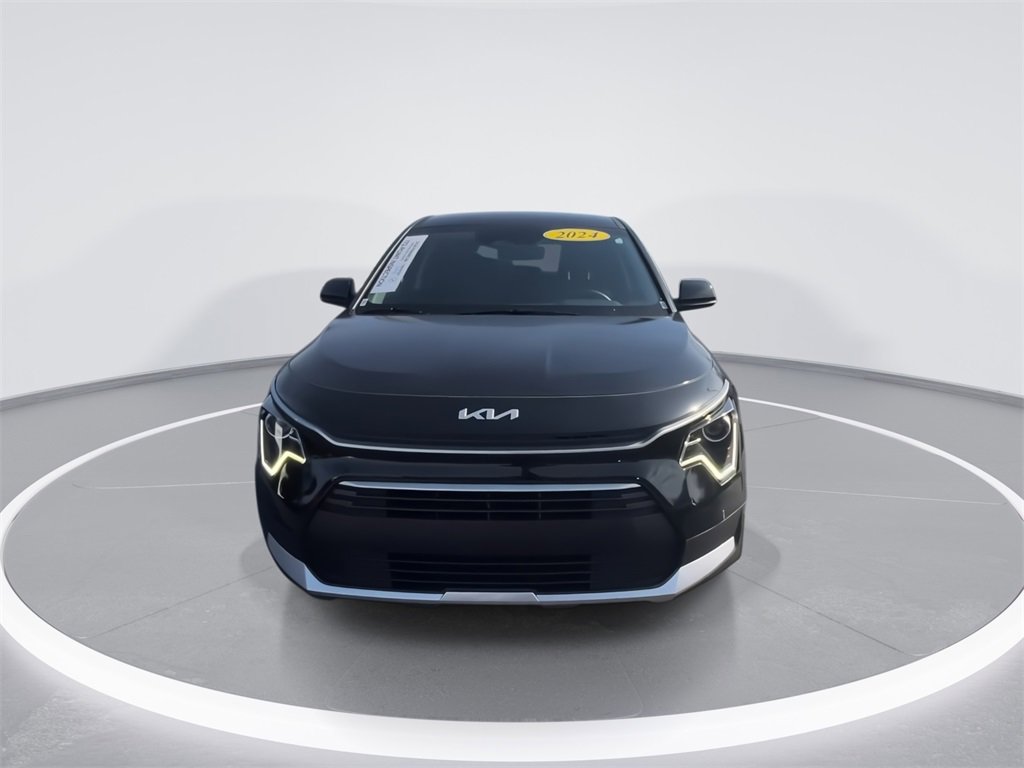 Used 2024 Kia Niro LX image 3