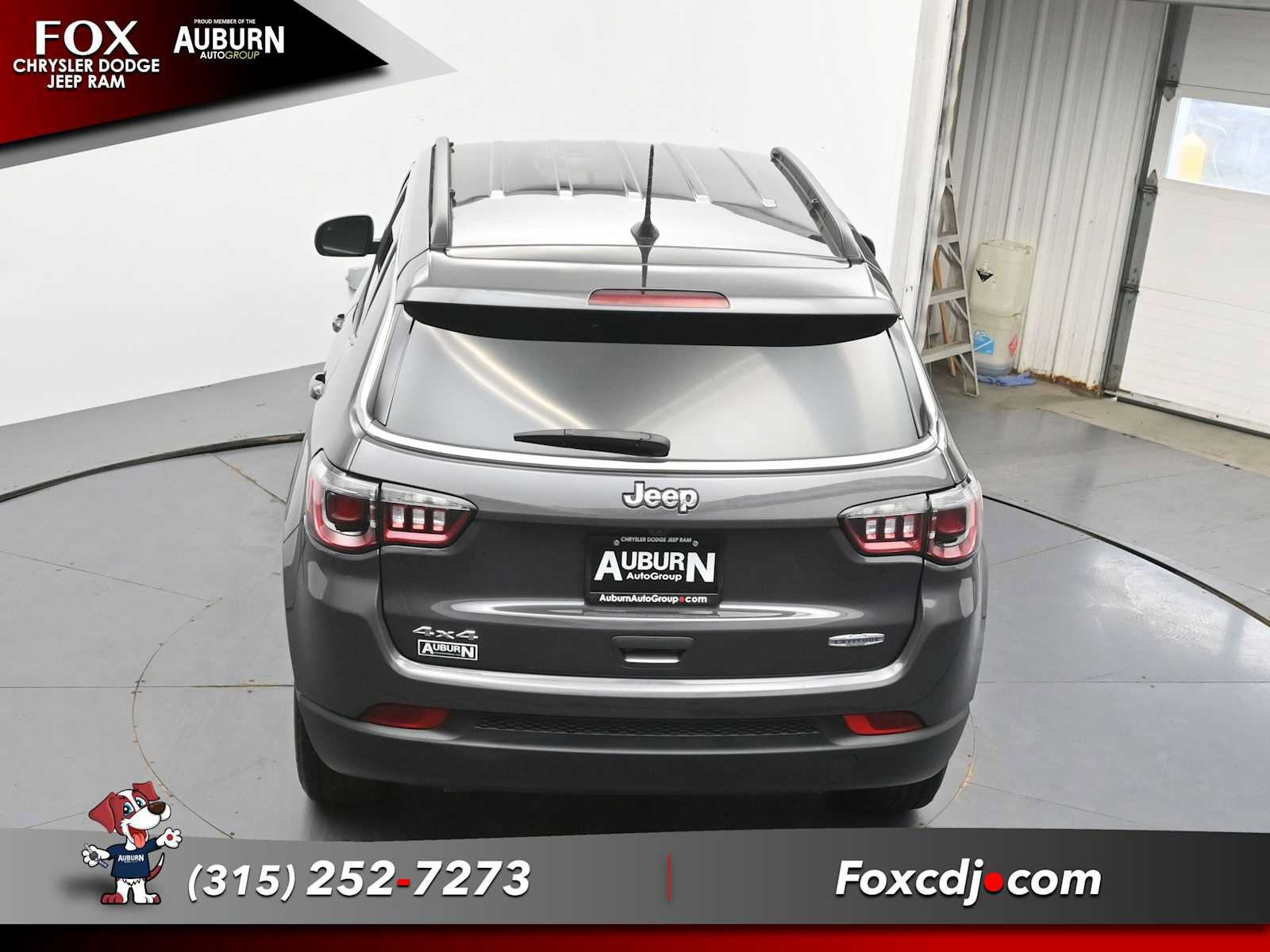 Used 2024 Jeep Compass Latitude w/ Convenience Group AWD/4WD image 32