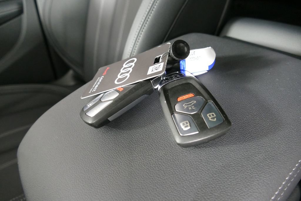 Certified 2025 Audi Q5 2.0T Premium Plus image 23