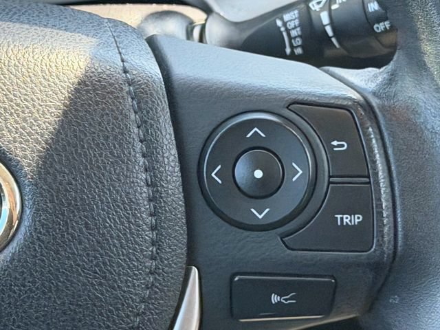 Used 2018 Toyota RAV4 XLE FWD image 24