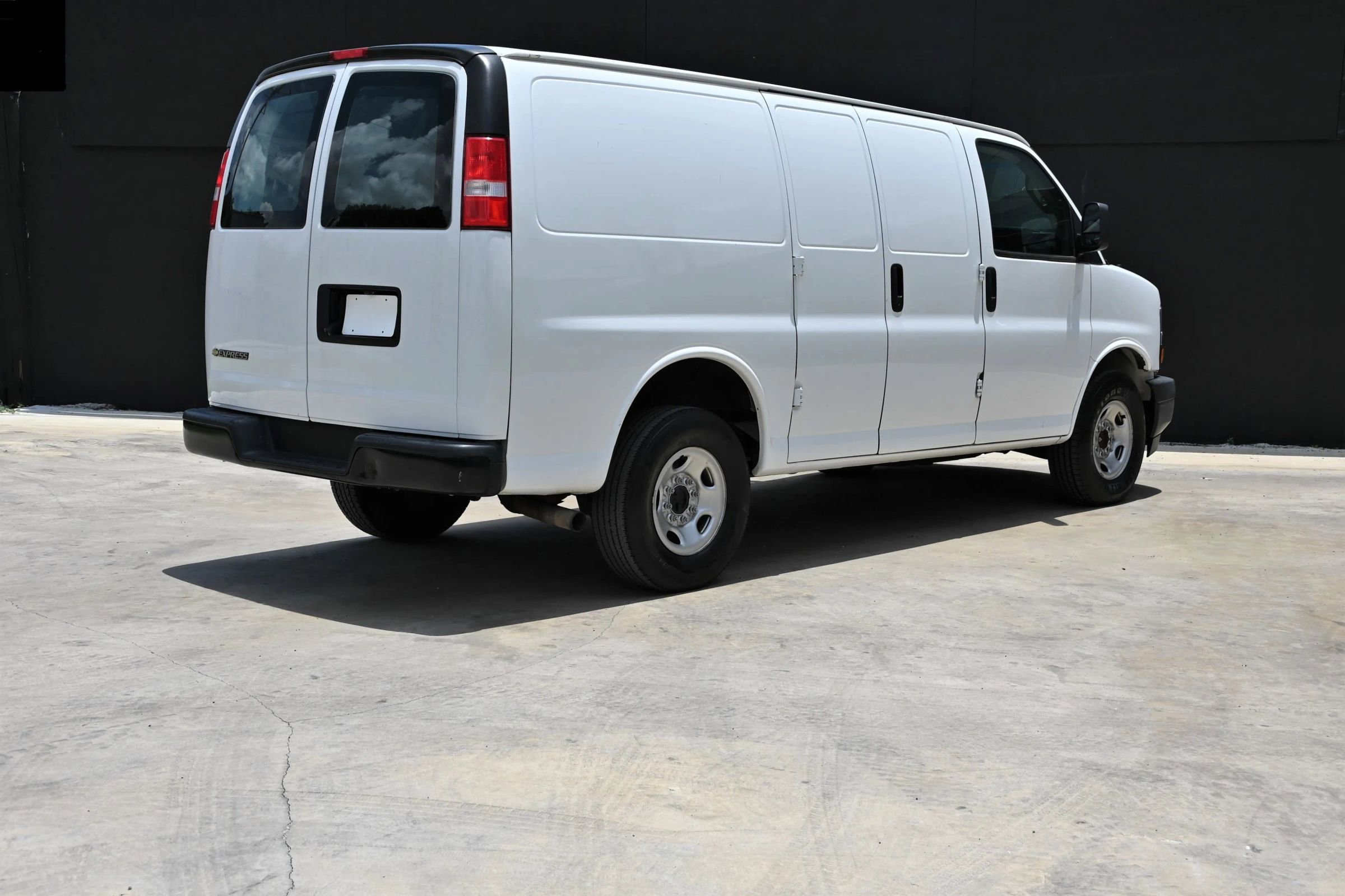 Used 2021 Chevrolet Express 2500 w/ Driver Convenience Package image 6