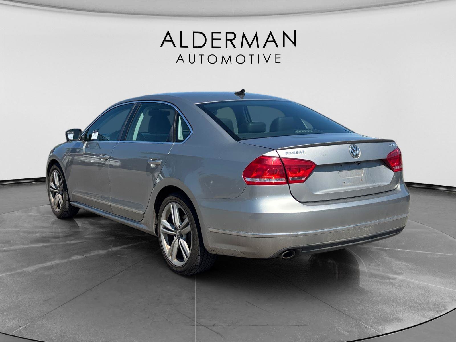 Used 2014 Volkswagen Passat TDI SEL Premium FWD image 3