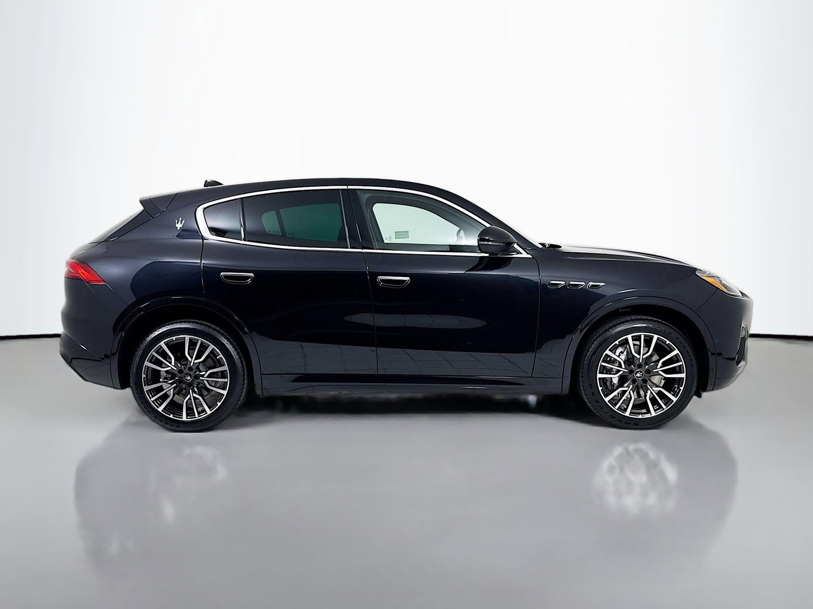 New 2025 Maserati Grecale GT AWD/4WD image 9